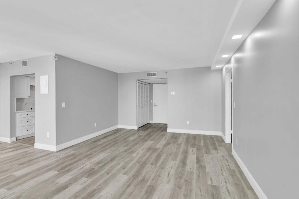 859 Jeffery Street, Unit 810, Boca Raton, FL 33487 Photo