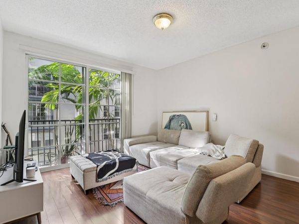 533 NE 3rd Avenue, Unit 321, Fort Lauderdale, FL 33301