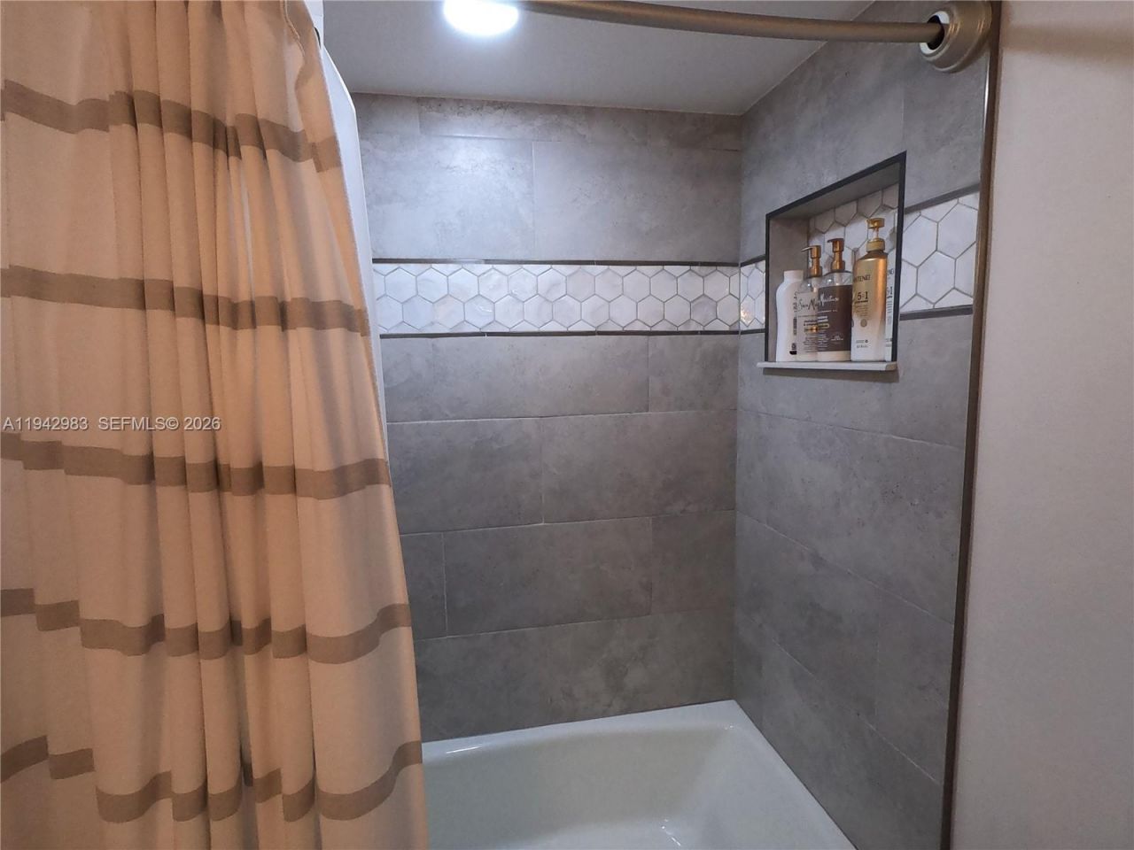 3930 Inverrary Blvd, Unit 604-D, Lauderhill, FL 33319 Photo