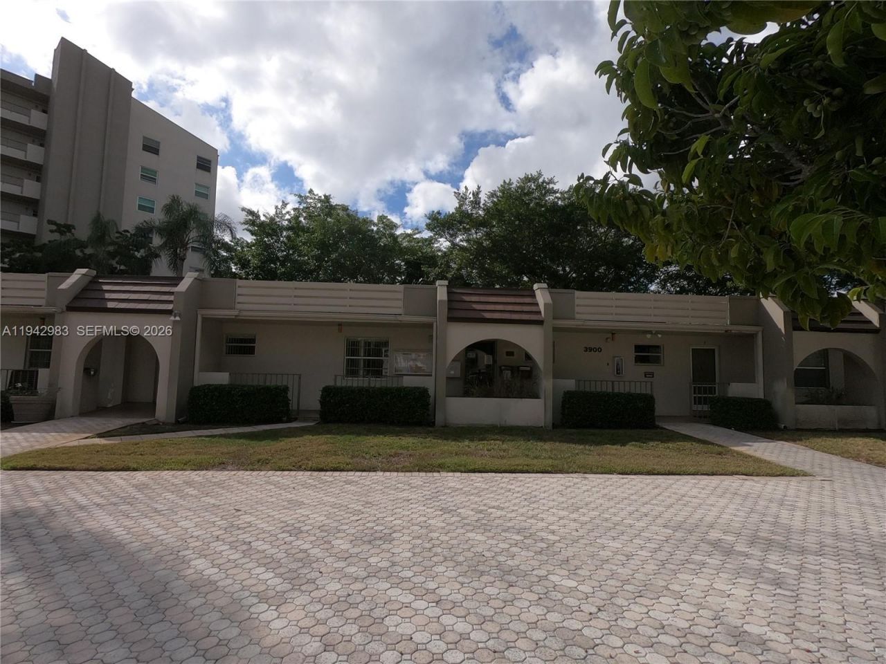 3930 Inverrary Blvd, Unit 604-D, Lauderhill, FL 33319 Photo