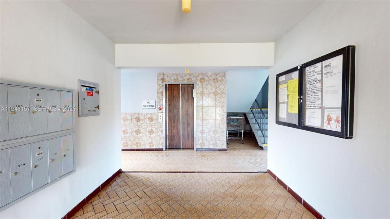 7877 Golf Cir Dr, Unit 304, Margate, FL 33063 Photo