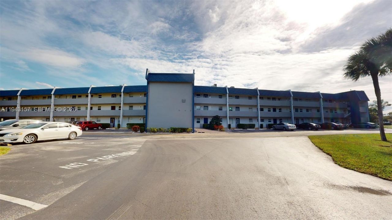 7877 Golf Cir Dr, Unit 304, Margate, FL 33063 Photo