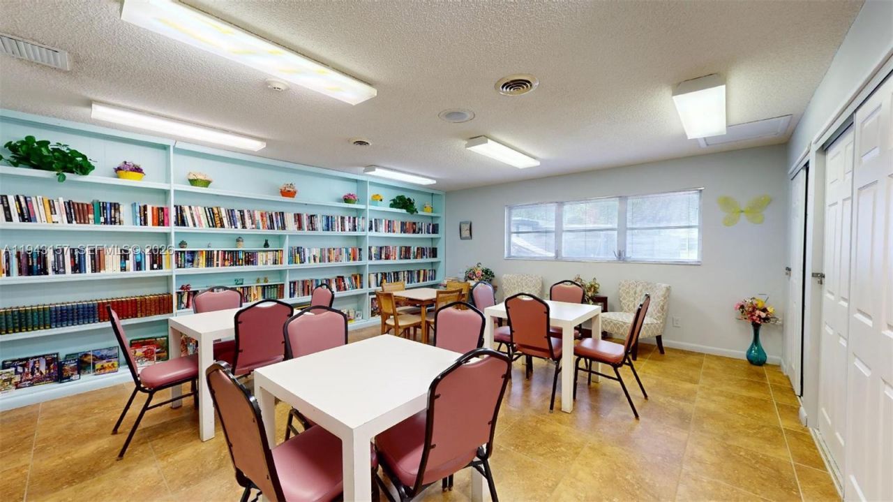 7877 Golf Cir Dr, Unit 304, Margate, FL 33063 Photo