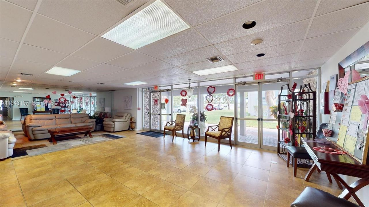 7877 Golf Cir Dr, Unit 304, Margate, FL 33063 Photo