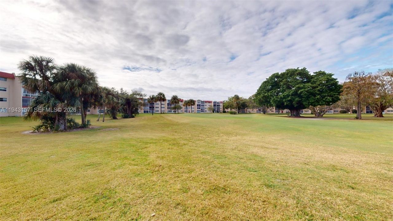 7877 Golf Cir Dr, Unit 304, Margate, FL 33063 Photo