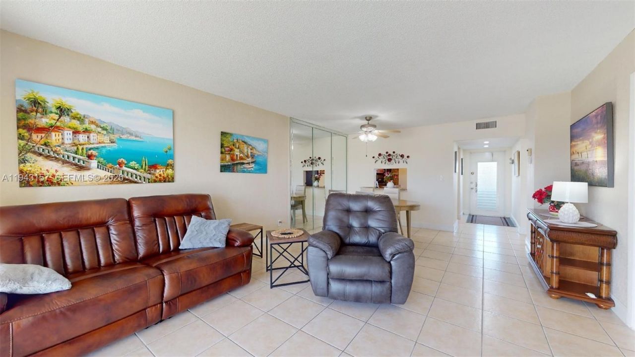 7877 Golf Cir Dr, Unit 304, Margate, FL 33063 Photo