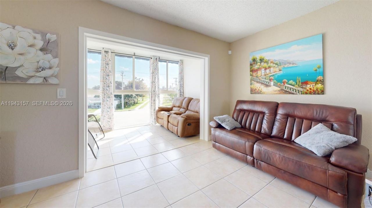 7877 Golf Cir Dr, Unit 304, Margate, FL 33063 Photo