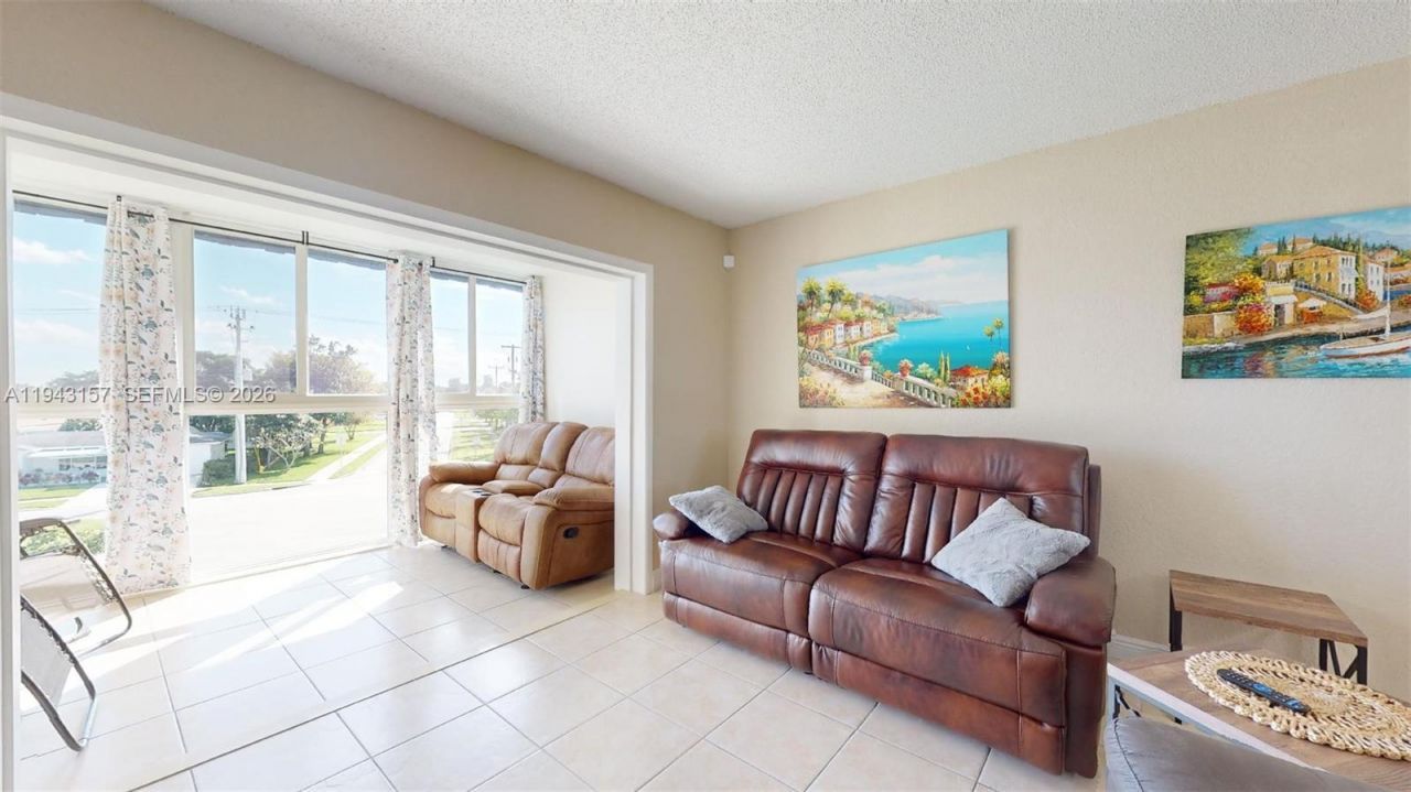 7877 Golf Cir Dr, Unit 304, Margate, FL 33063 Photo