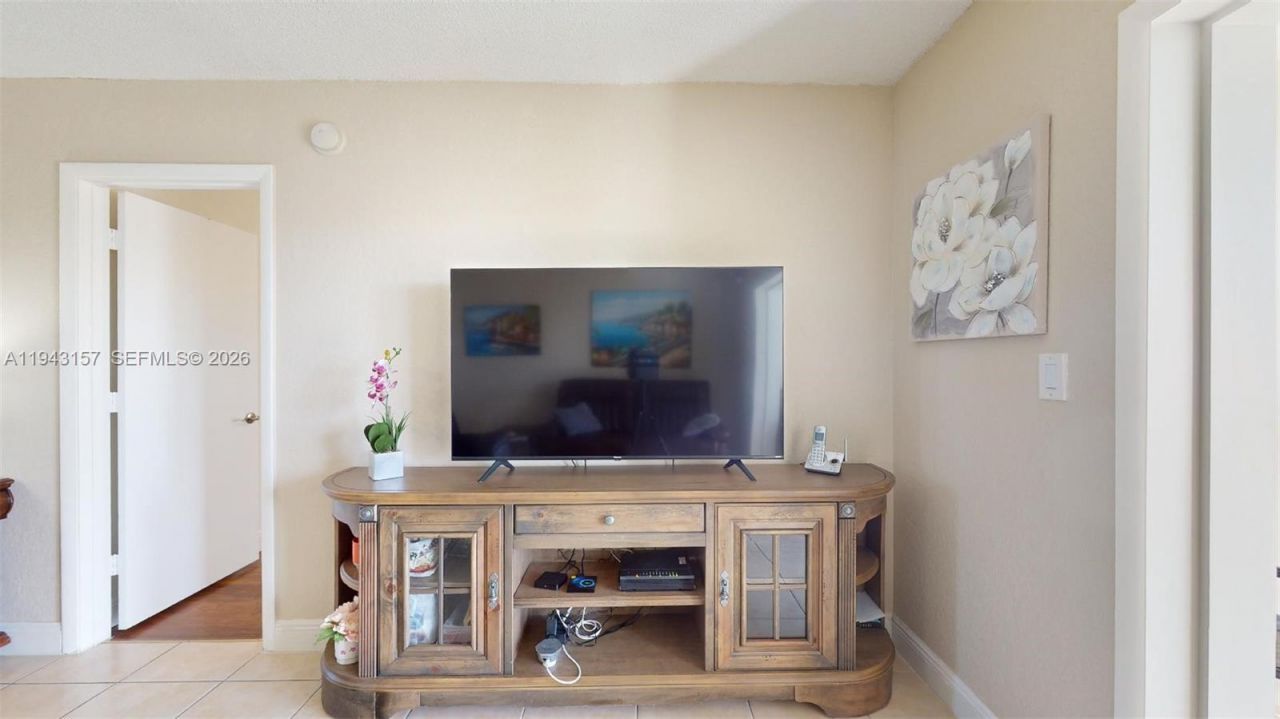 7877 Golf Cir Dr, Unit 304, Margate, FL 33063 Photo