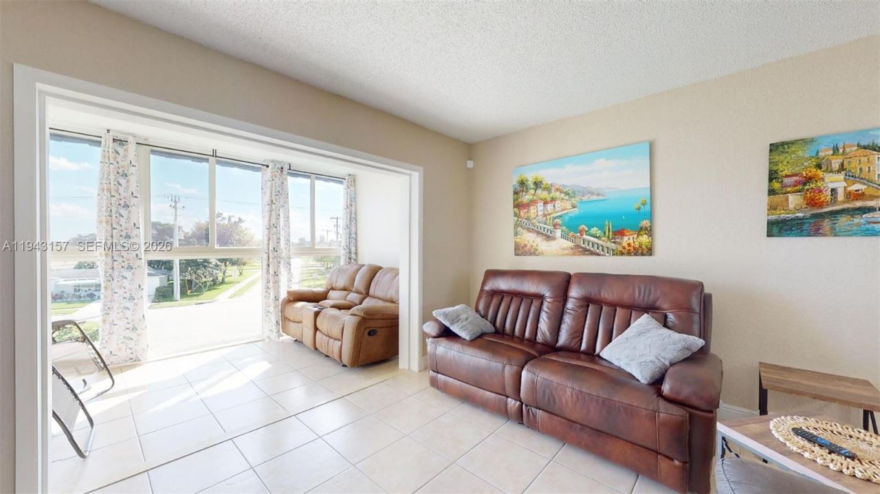 7877 Golf Cir Dr, Unit 304, Margate, FL 33063 Photo