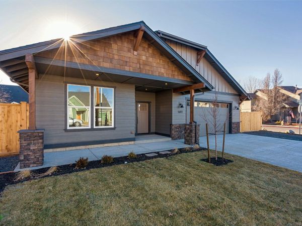 1692 NW Larch Avenue, Redmond, OR 97756