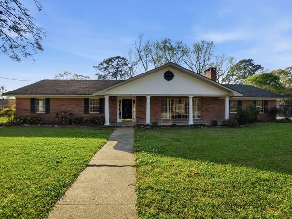 2106 Ridgewood Dr., Columbia, MS 39429