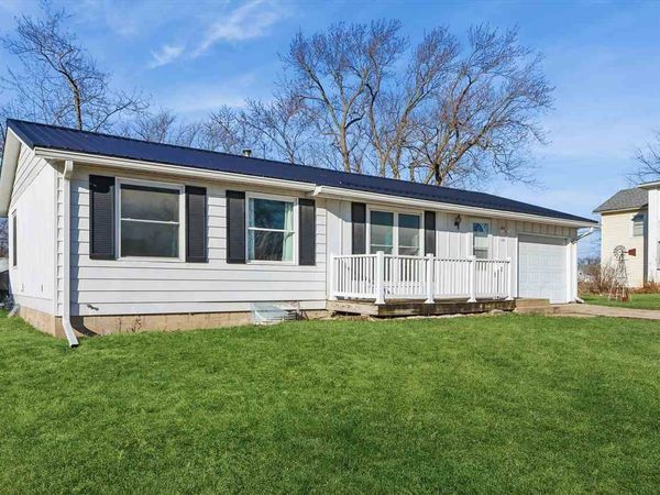 114 N Highland St, North English, IA 52316