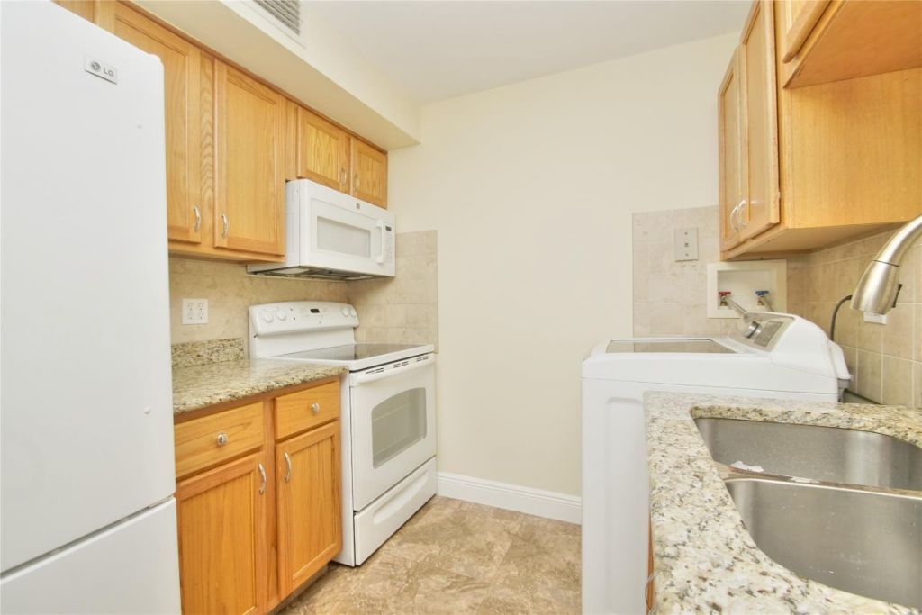 10762 La Placida Drive, Unit 205, Coral Springs, FL 33065 Photo