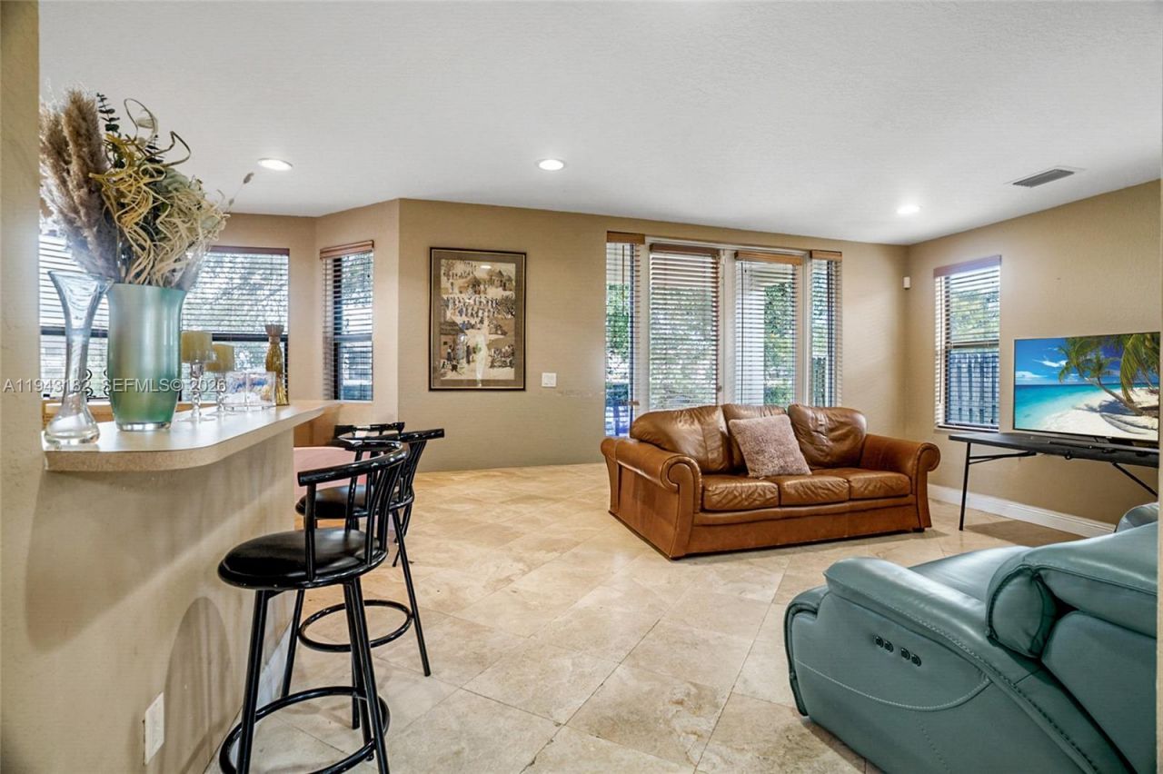 865 NE 208th Ter, Miami, FL 33179 Photo