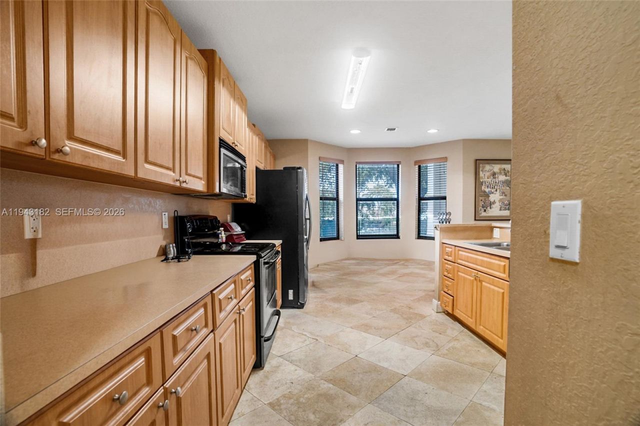 865 NE 208th Ter, Miami, FL 33179 Photo