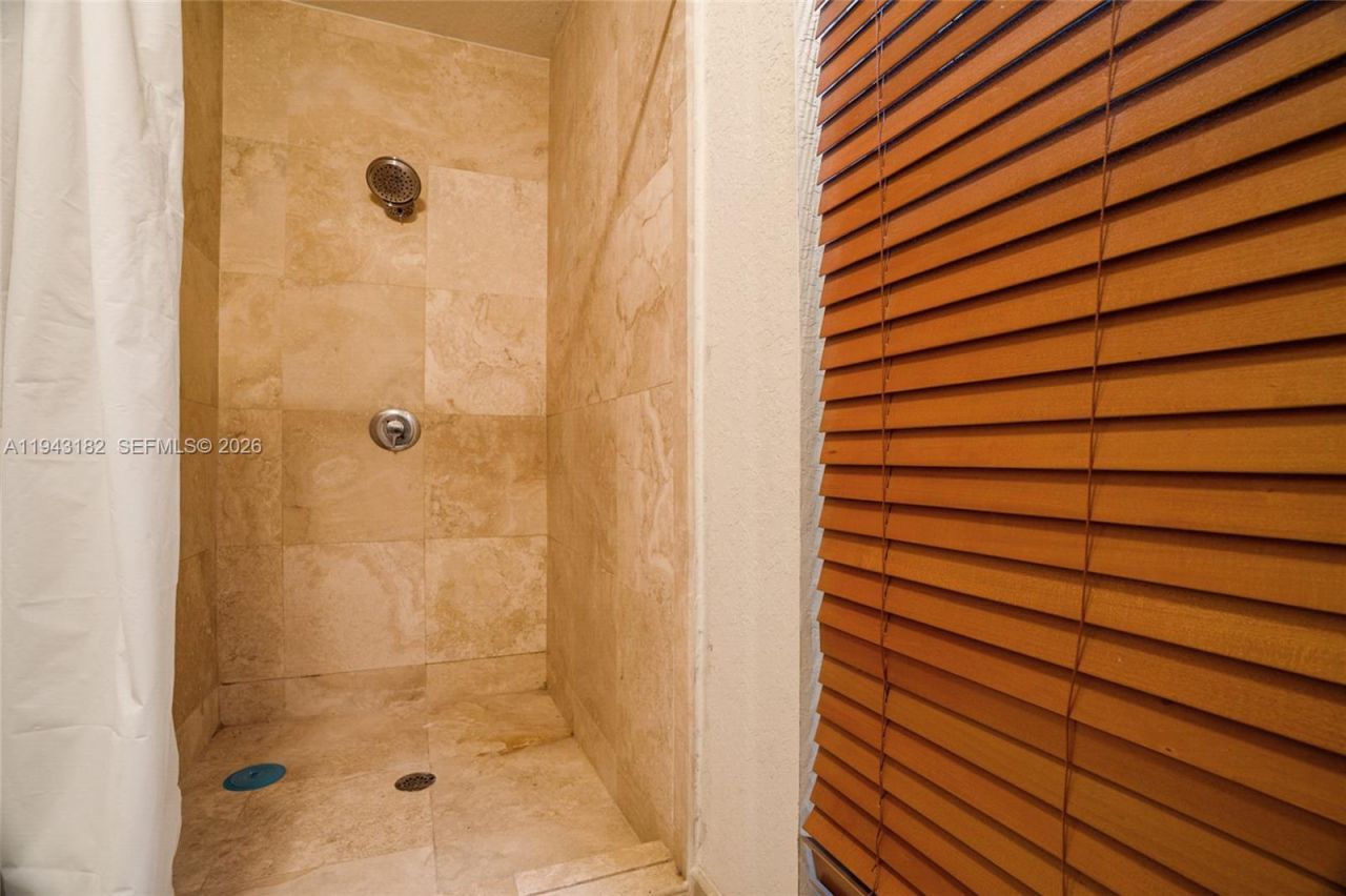 865 NE 208th Ter, Miami, FL 33179 Photo