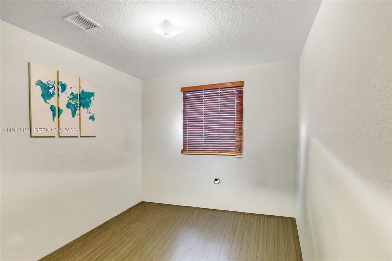 865 NE 208th Ter, Miami, FL 33179 Photo