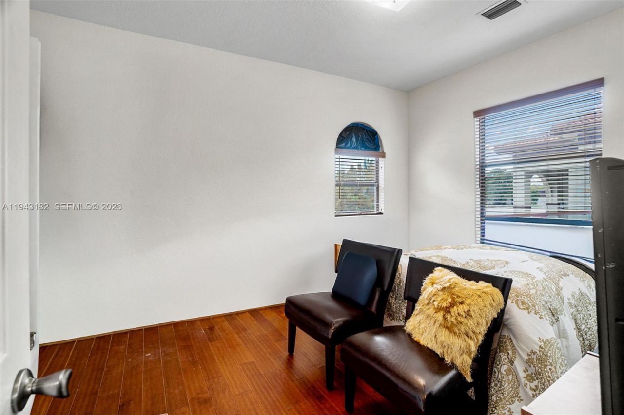 865 NE 208th Ter, Miami, FL 33179 Photo