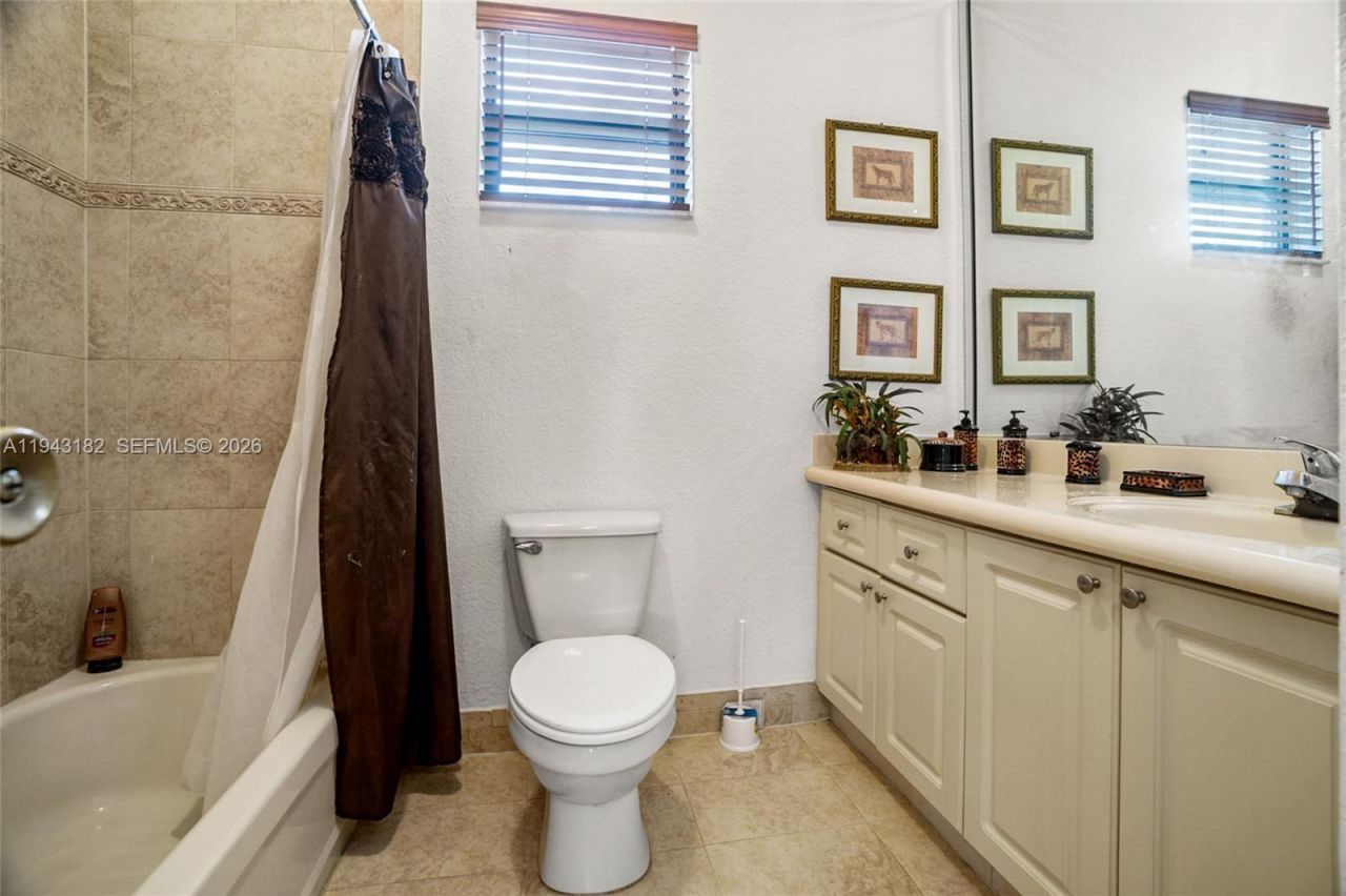 865 NE 208th Ter, Miami, FL 33179 Photo