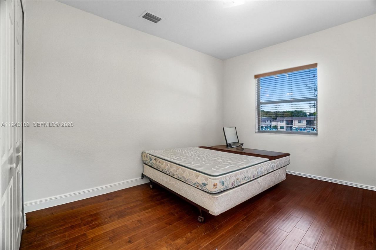 865 NE 208th Ter, Miami, FL 33179 Photo