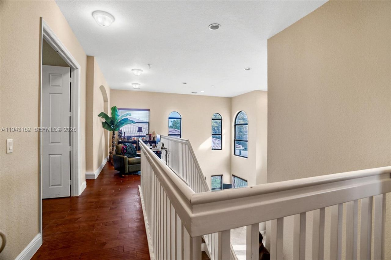 865 NE 208th Ter, Miami, FL 33179 Photo