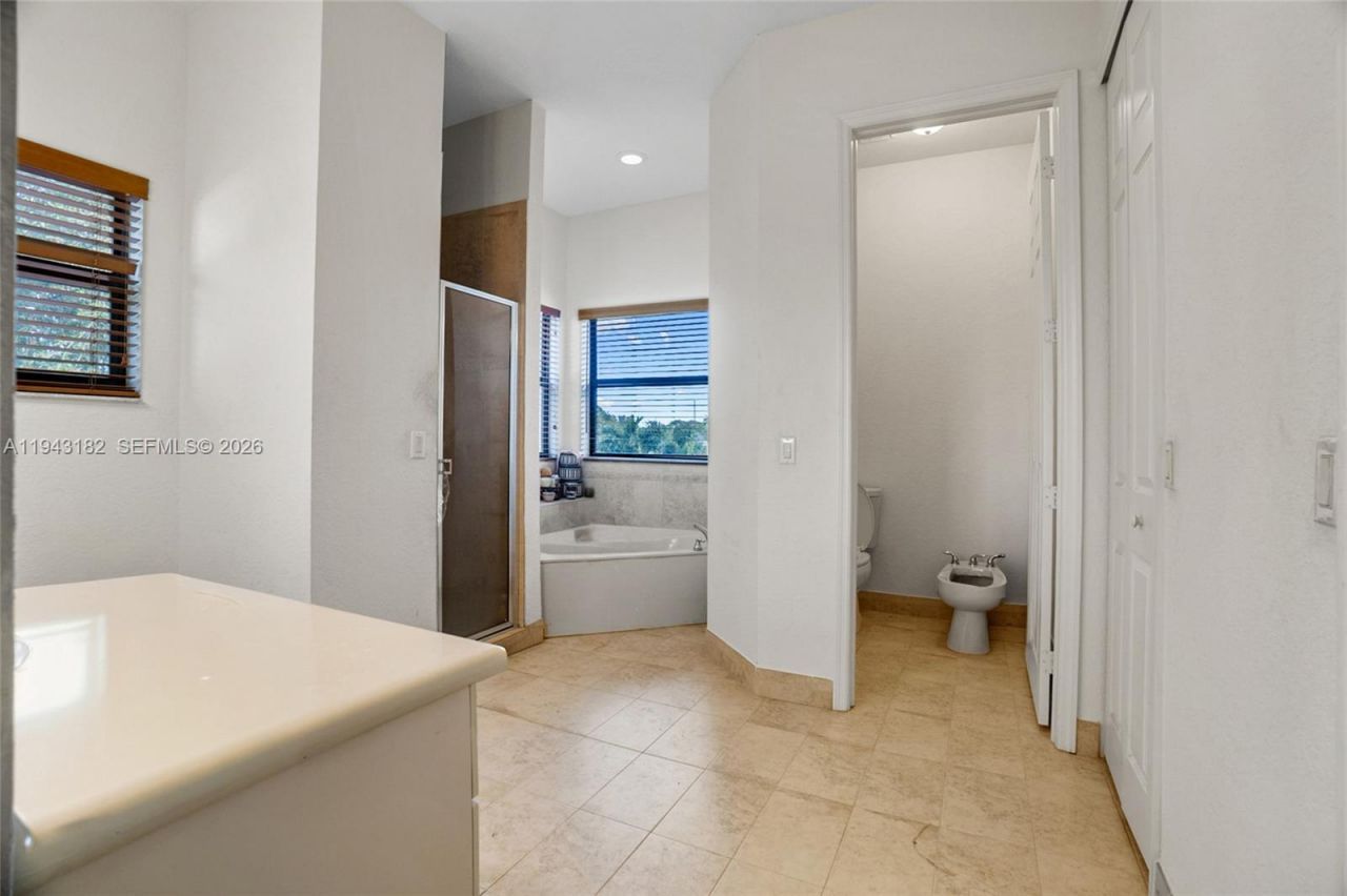 865 NE 208th Ter, Miami, FL 33179 Photo