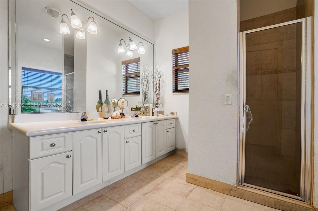 865 NE 208th Ter, Miami, FL 33179 Photo