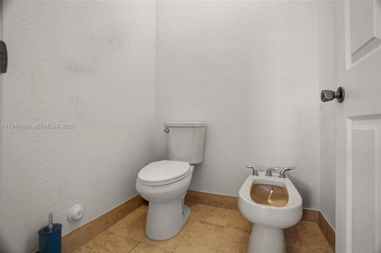 865 NE 208th Ter, Miami, FL 33179 Photo