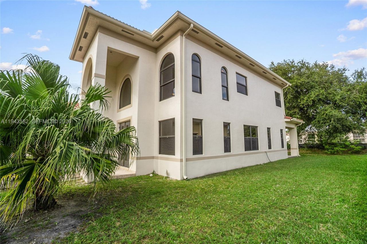 865 NE 208th Ter, Miami, FL 33179 Photo