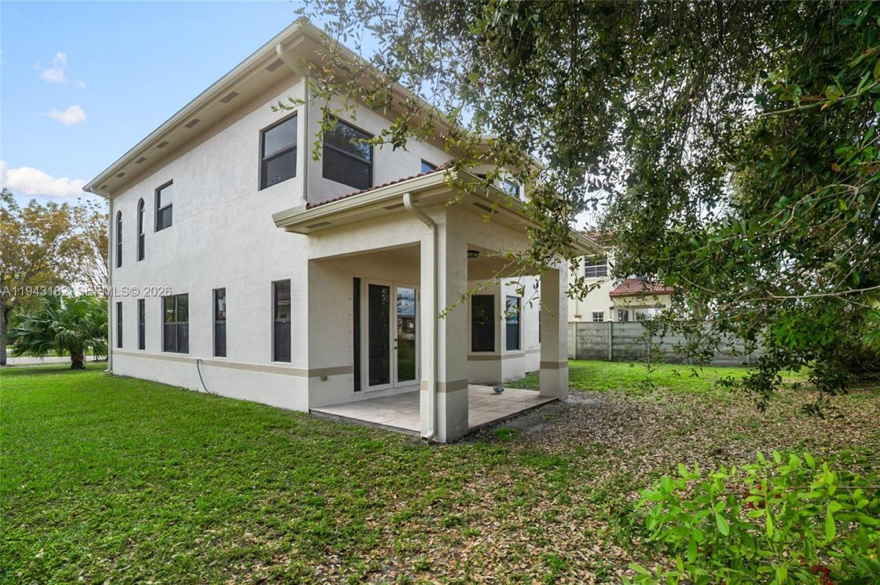 865 NE 208th Ter, Miami, FL 33179 Photo