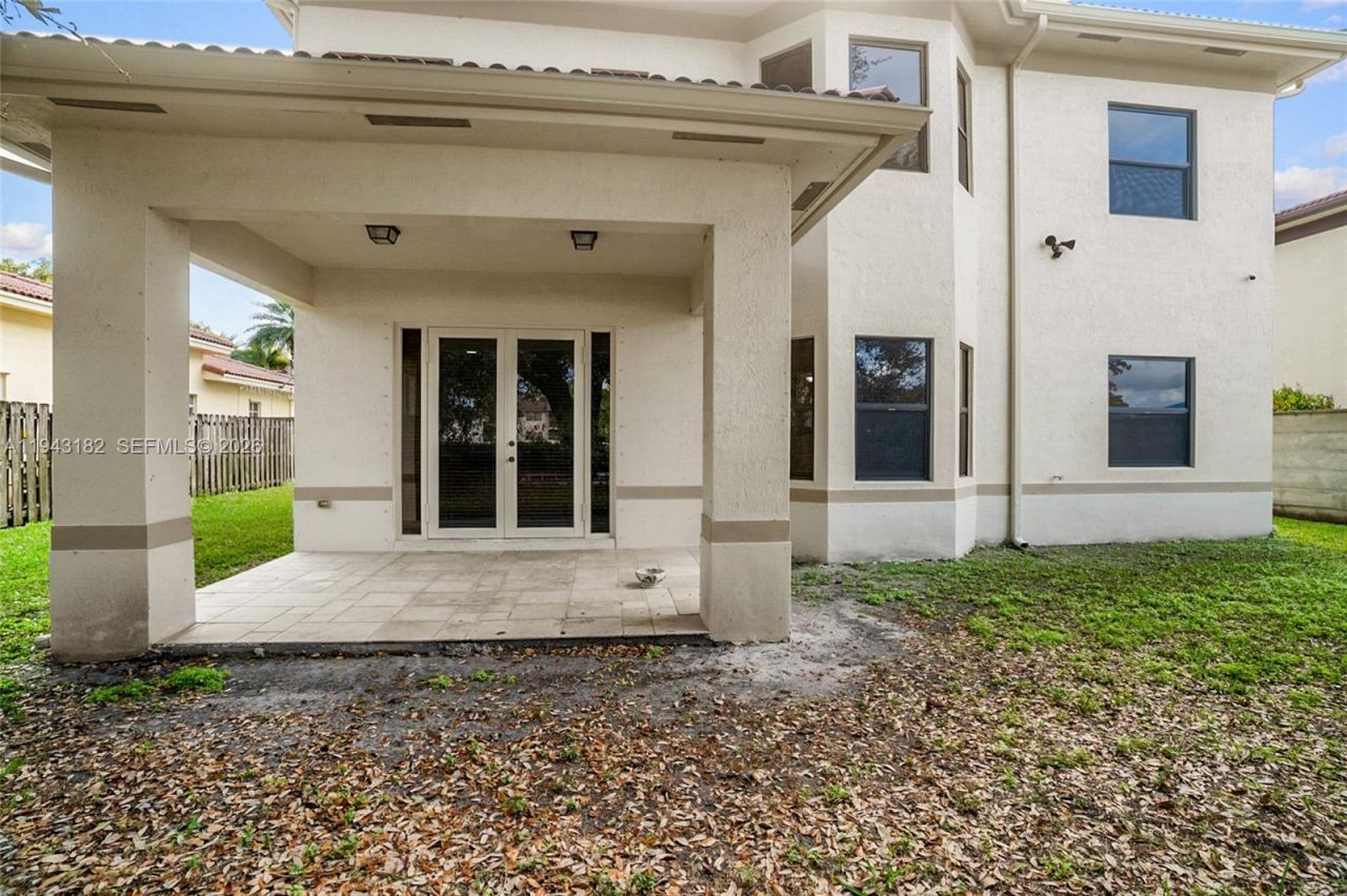 865 NE 208th Ter, Miami, FL 33179 Photo