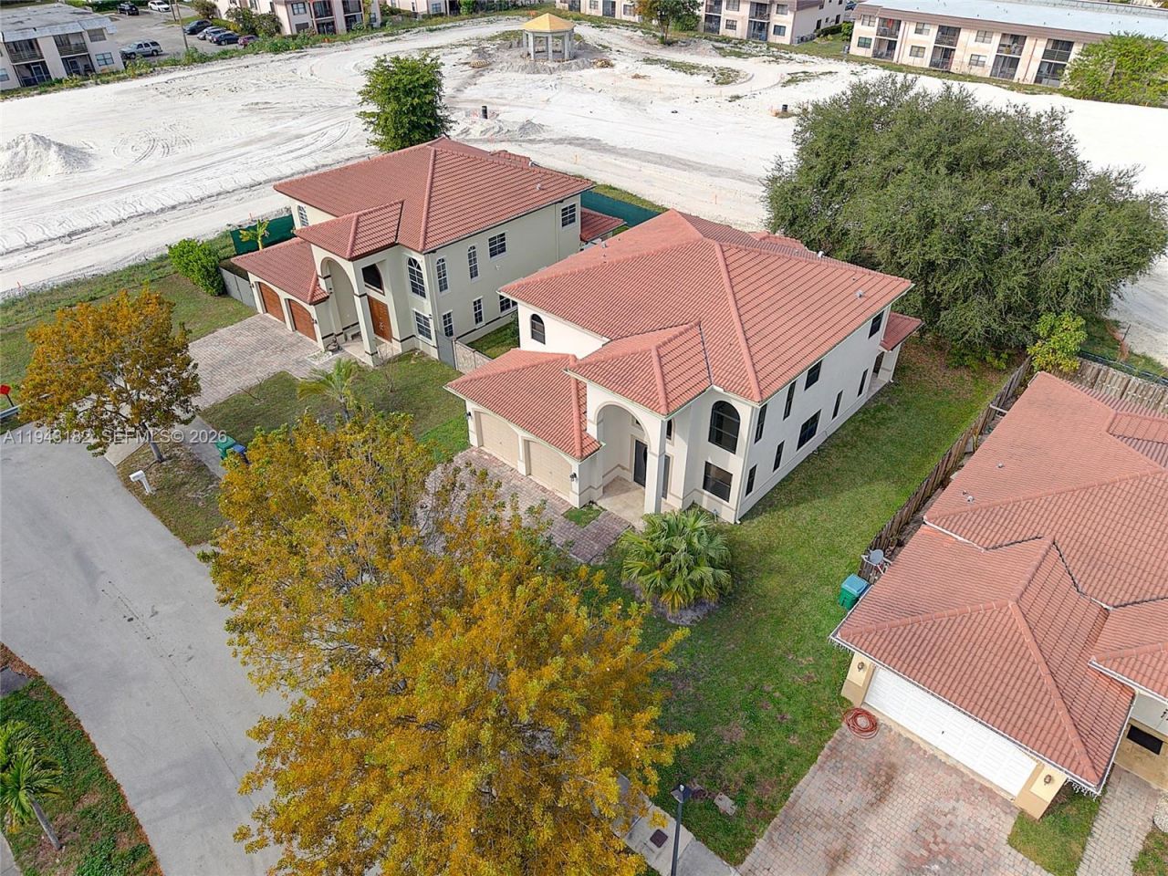 865 NE 208th Ter, Miami, FL 33179 Photo