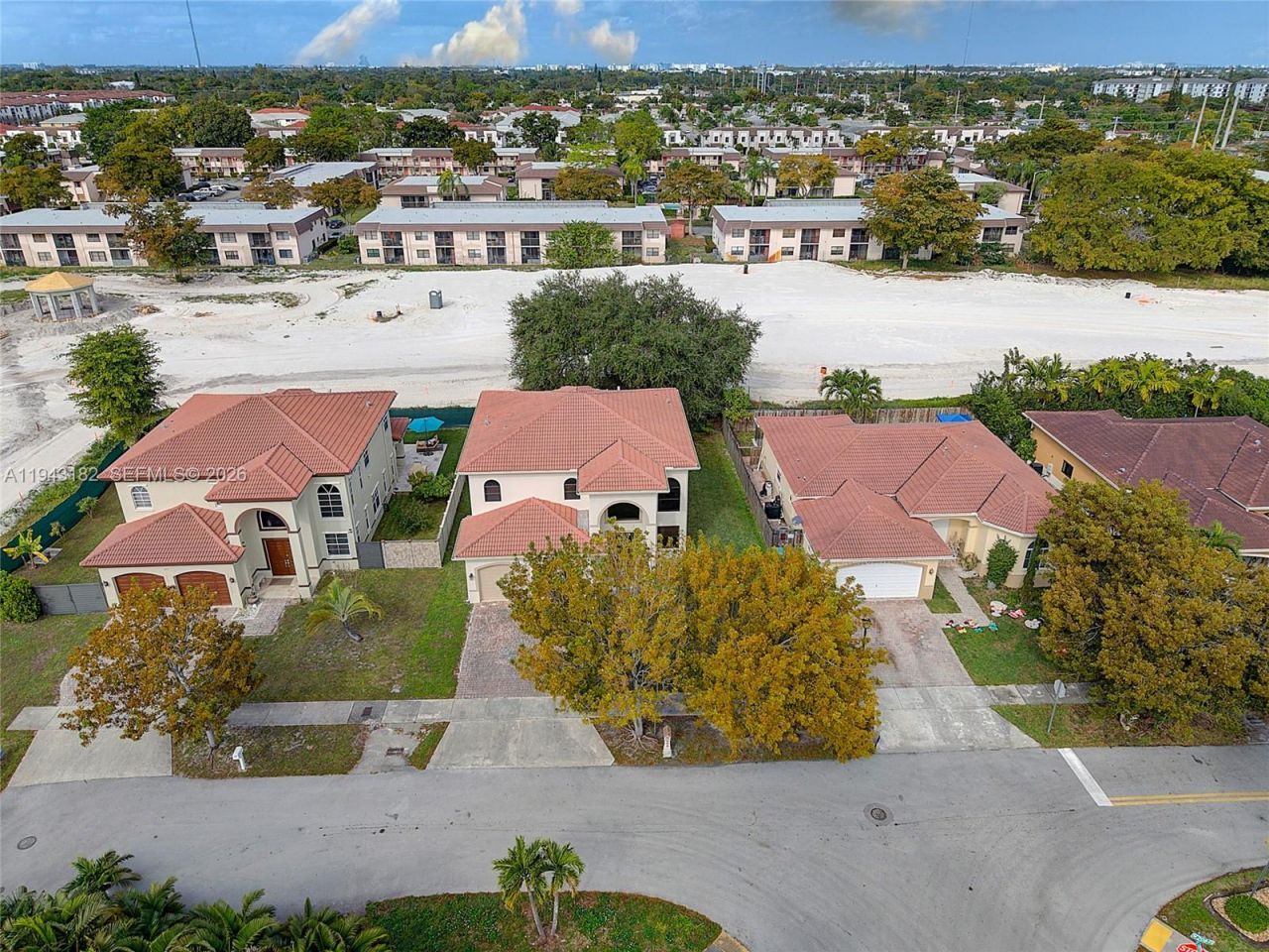 865 NE 208th Ter, Miami, FL 33179 Photo