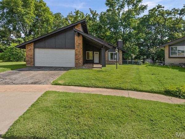 1284 Kew Gardens Drive, Florissant, MO 63031