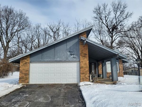 1284 Kew Gardens Drive, Florissant, MO 63031