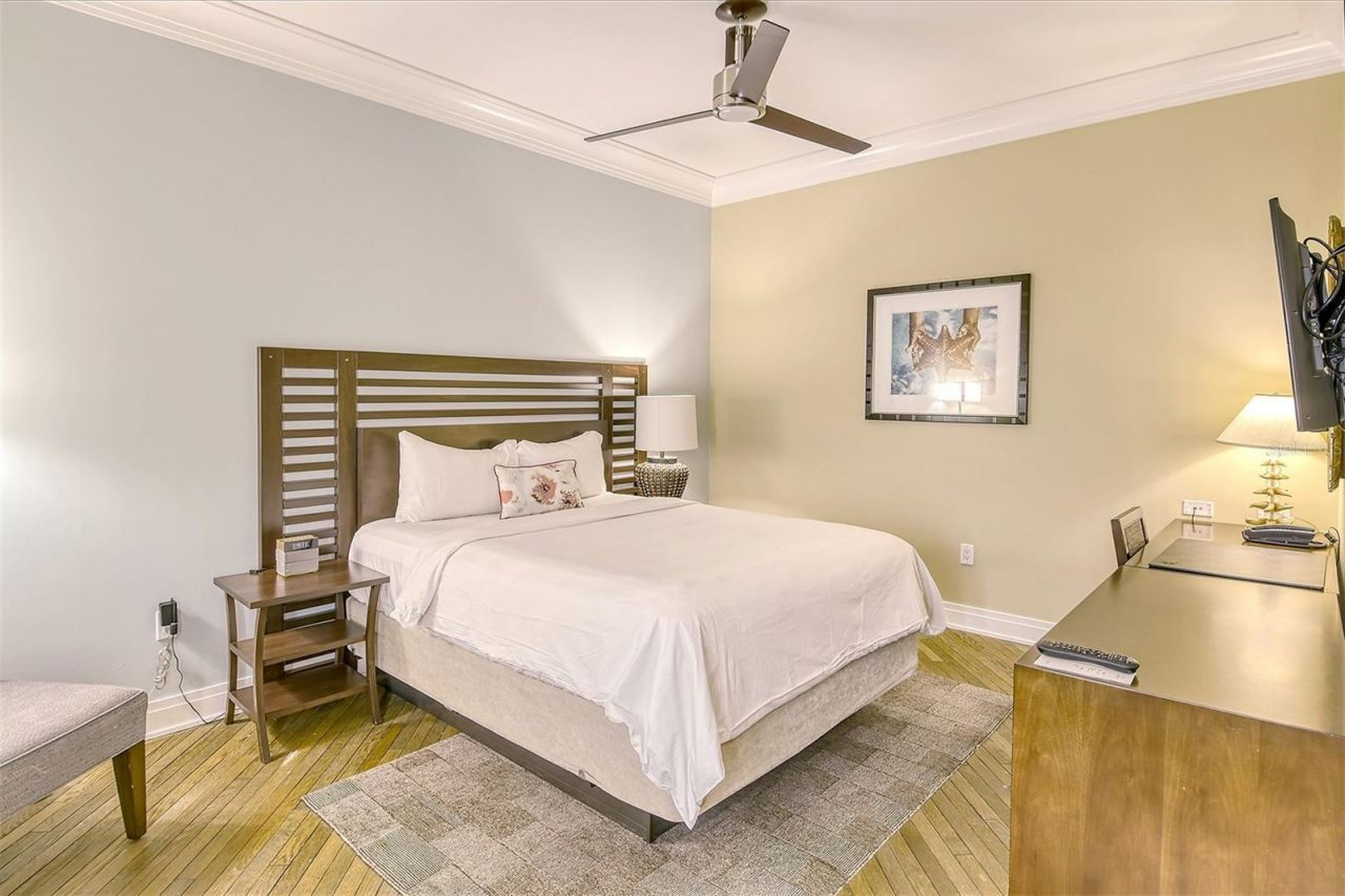 915 Seaside Drive, Unit 511, Weeks, Sarasota, FL 34242 Photo