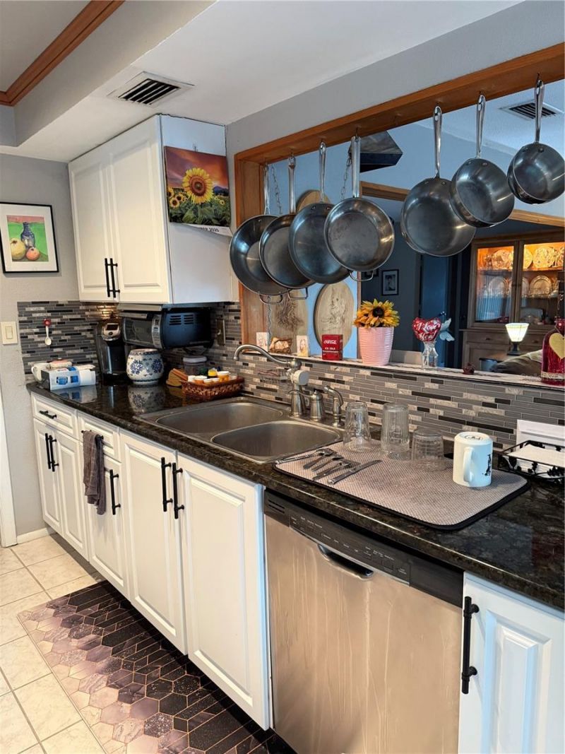 566 E Park Drive, Largo, FL 33771 Photo