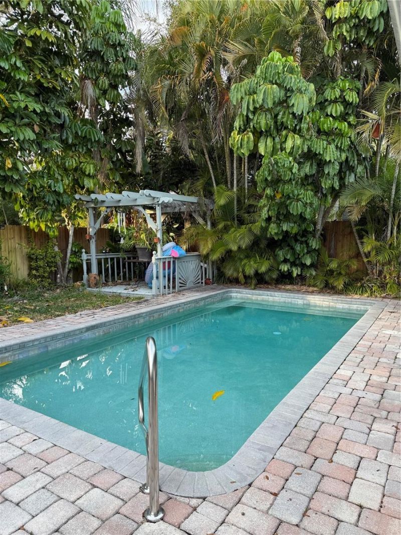 566 E Park Drive, Largo, FL 33771 Photo