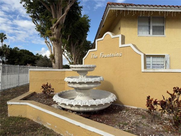 15675 SW 74th Circle Dr, Unit 14, Miami, FL 33193