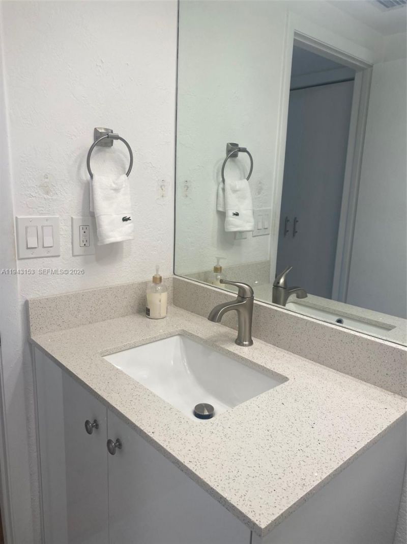 20191 E Country Club Dr , Unit 911, Aventura, FL 33180 Photo