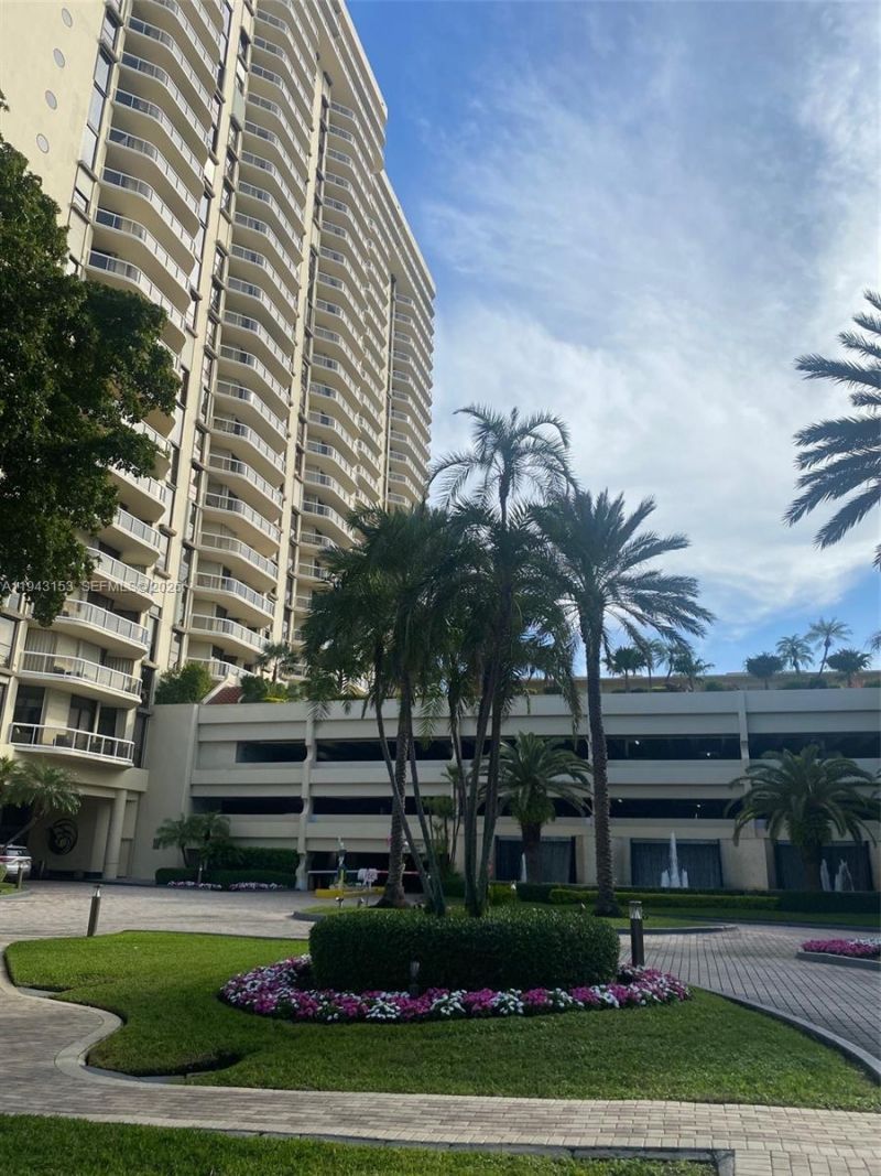 20191 E Country Club Dr , Unit 911, Aventura, FL 33180 Photo