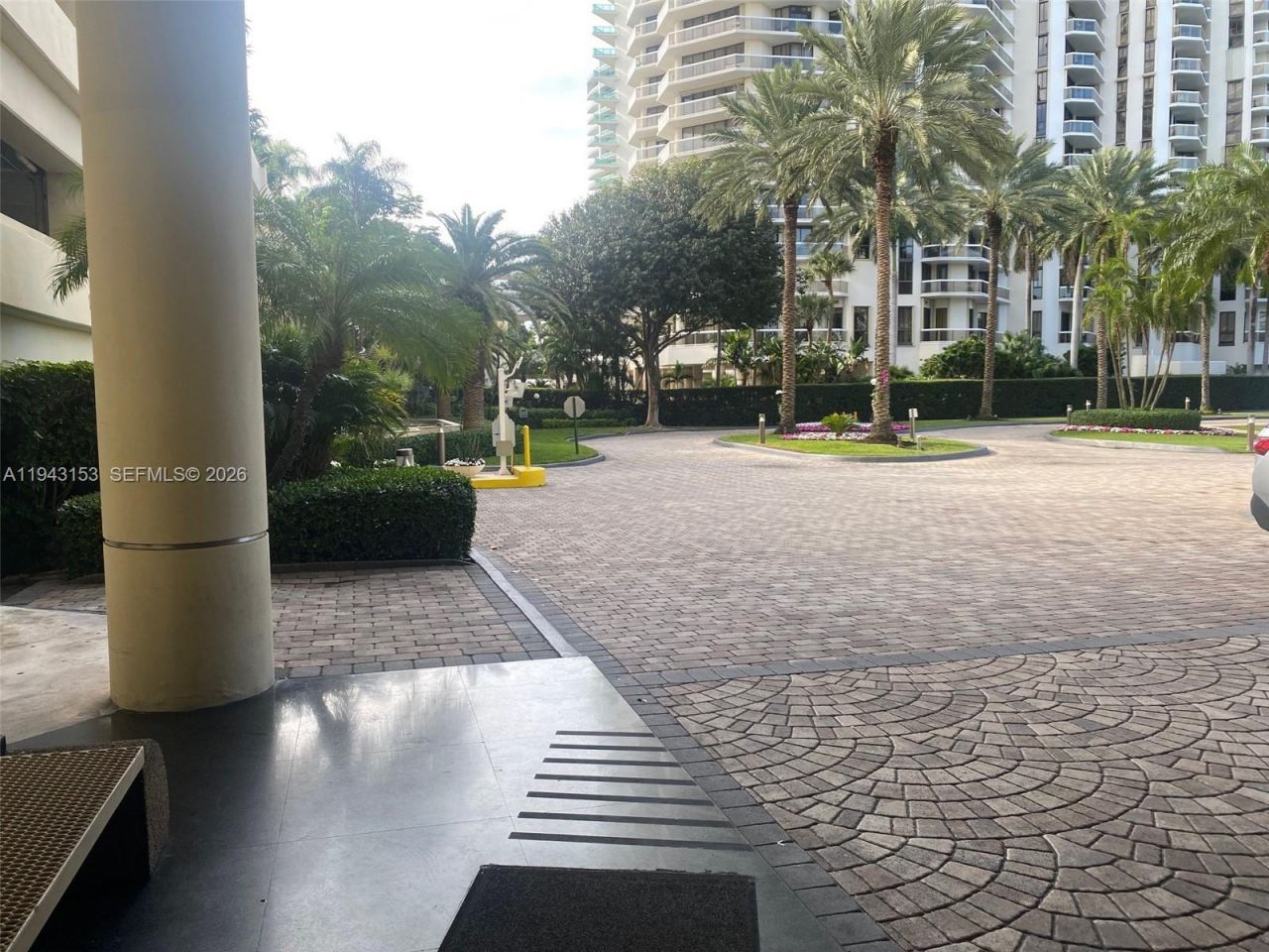 20191 E Country Club Dr , Unit 911, Aventura, FL 33180 Photo