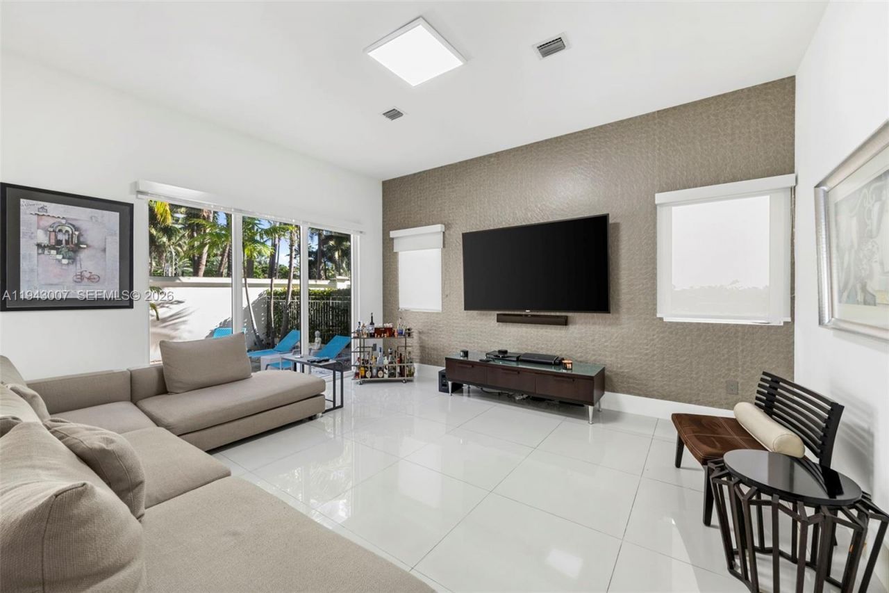 19005 Atlantic Blvd, Sunny Isles Beach, FL 33160 Photo