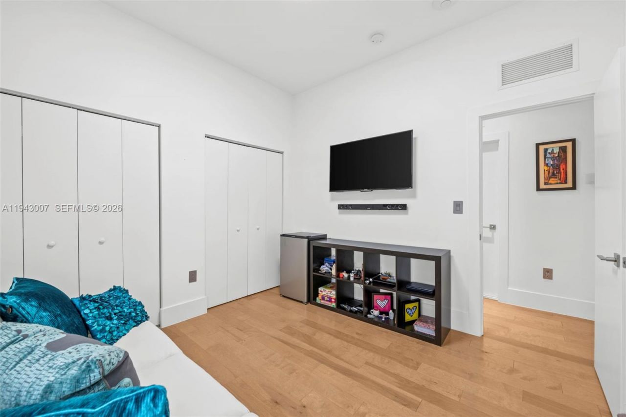 19005 Atlantic Blvd, Sunny Isles Beach, FL 33160 Photo