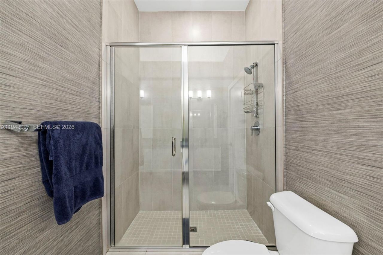 19005 Atlantic Blvd, Sunny Isles Beach, FL 33160 Photo