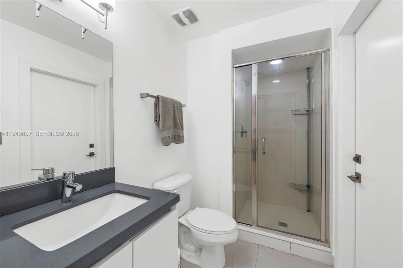 19005 Atlantic Blvd, Sunny Isles Beach, FL 33160 Photo