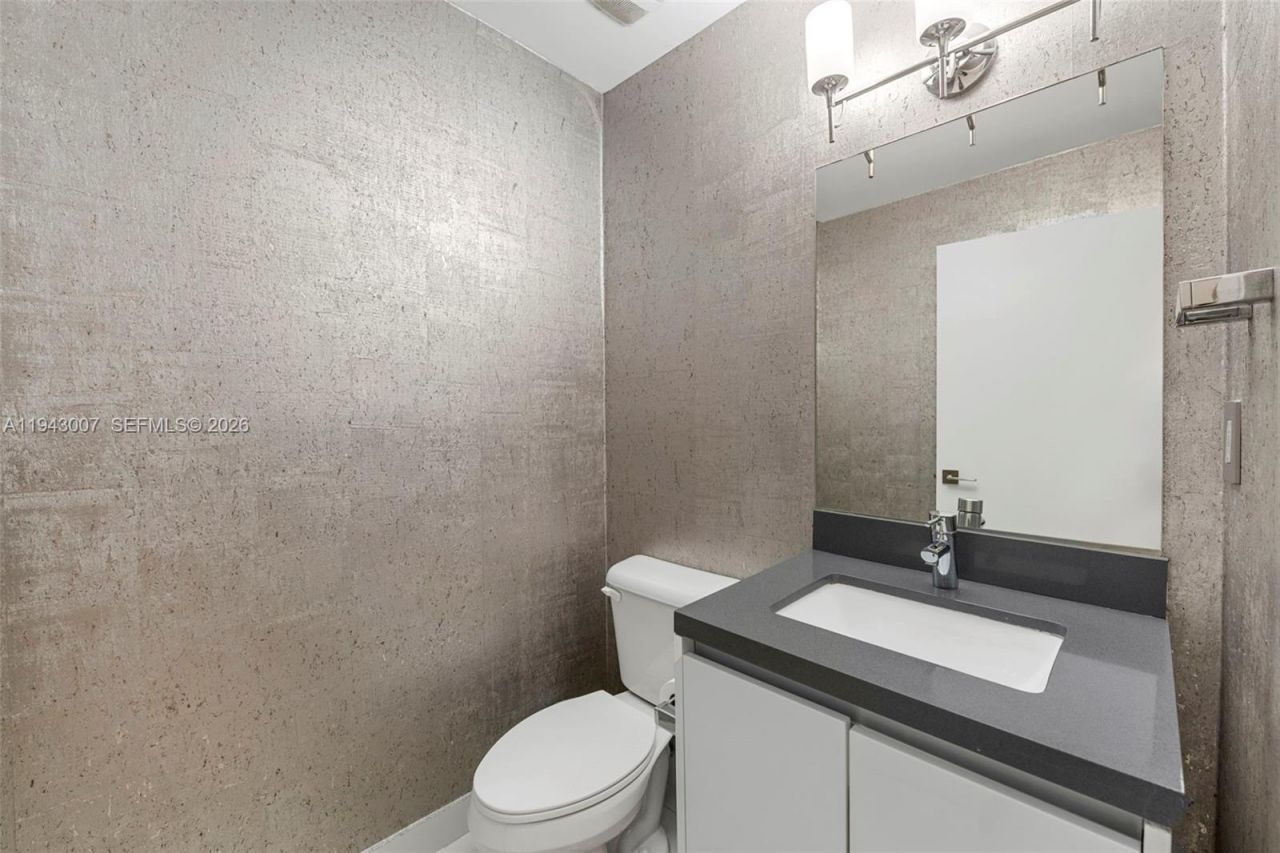 19005 Atlantic Blvd, Sunny Isles Beach, FL 33160 Photo