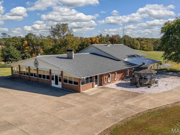 6694 Shamrock Road, Tamaroa, IL 62888