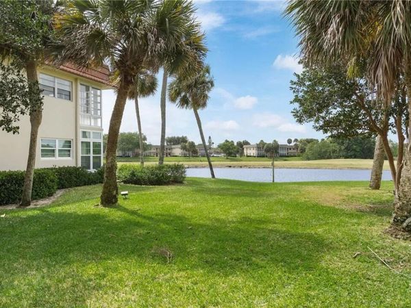 31 Vista Gardens Trail, Unit 105, Vero Beach, FL 32962